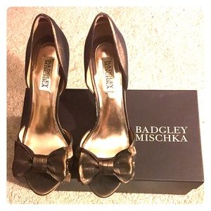 Badgley Mischka Madalyn Pump, Size 8 Bronze
