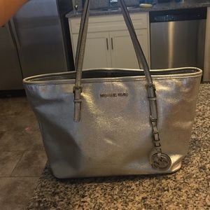 Selling a small Michael Kors tote shoulder bag
