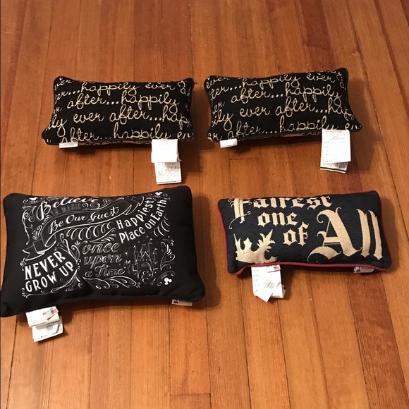 ⛔️SOLD⛔️Disney couch/bed pillows