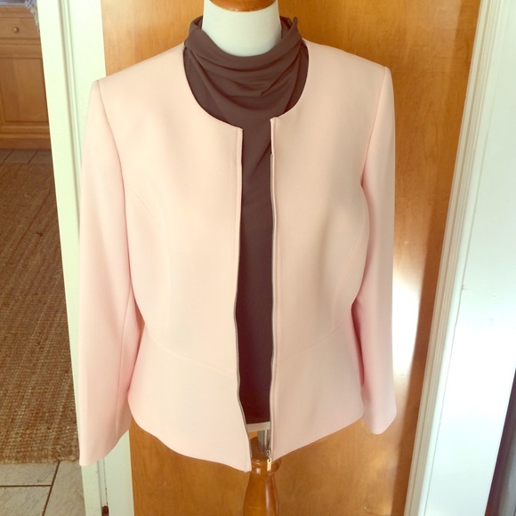 Tahari 2 piece suit pale pink 16