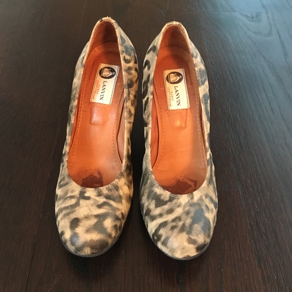 Lanvin leopard printed wedge leather pumps 38/8