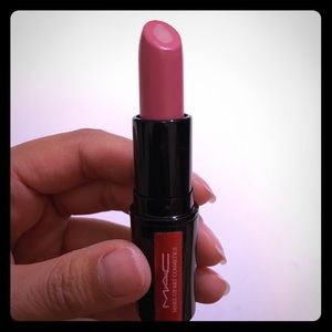 MAC Lustre Lipstick - POP CIRCLE