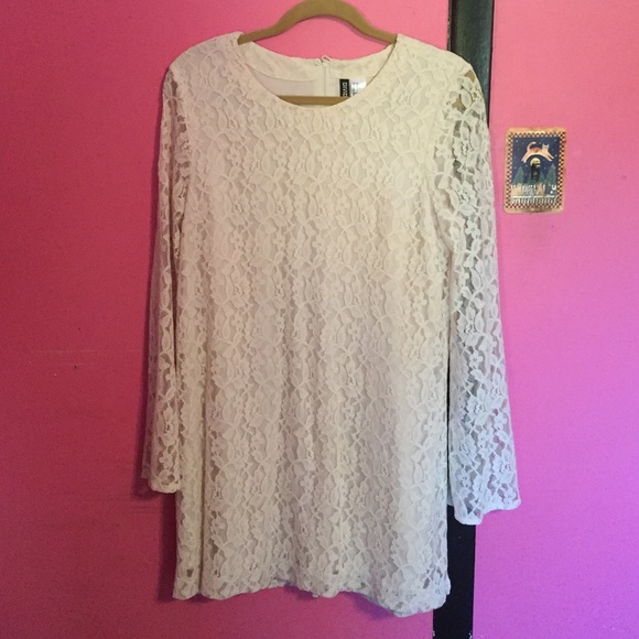 White Lace Longsleeved Dress