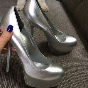 FLASH SALE Yves Saint Laurent Tribute pump 37.5