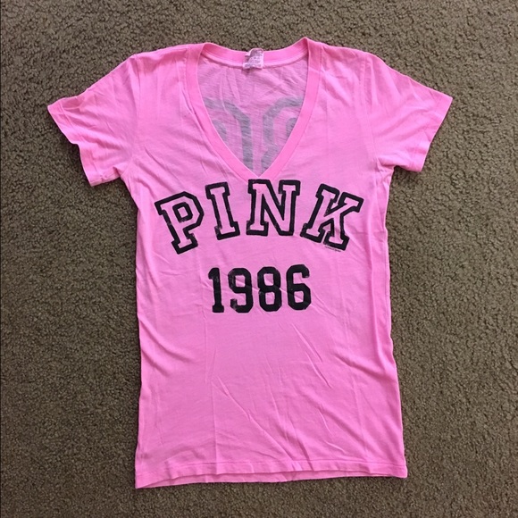 Love PINK v neck
