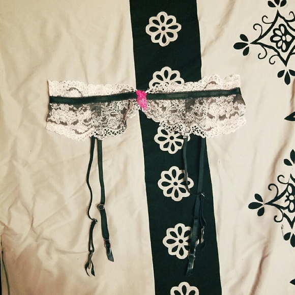 NWT Victoria's Secret garter - Picture 1 of 4