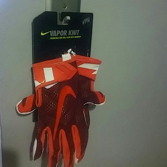 Nike vapor knit football gloves with mangnigrip