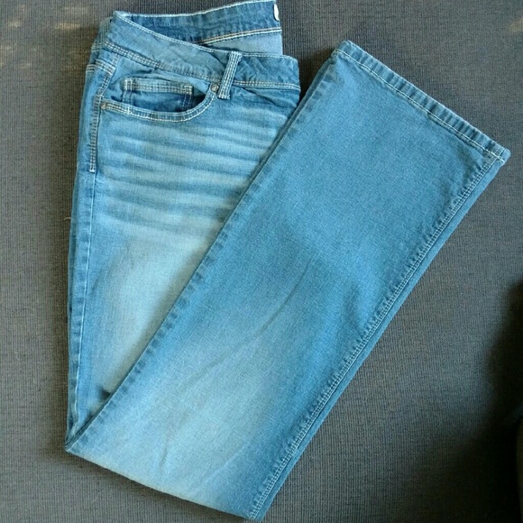 A.n.a. Juniors Low Rise Slim Bootcut