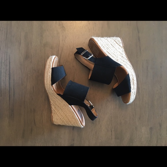 DV WEDGES SIZE 9 1/2 BLACK