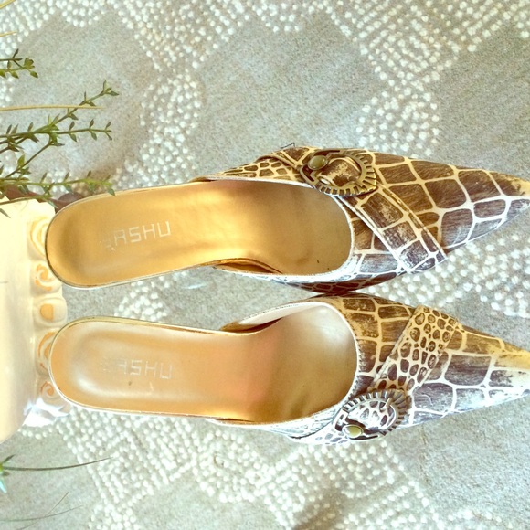 Brown/Tan Fabric Pumps