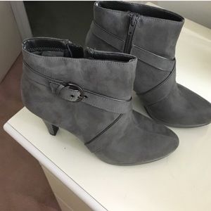 Sexy gray booties💗