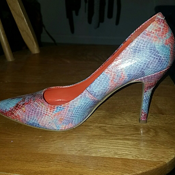 **SUMMERSPECIAL**Nine West snake skin heels
