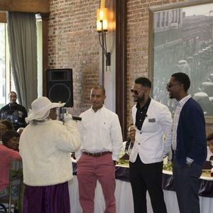 Meet your Posher, Lawrence