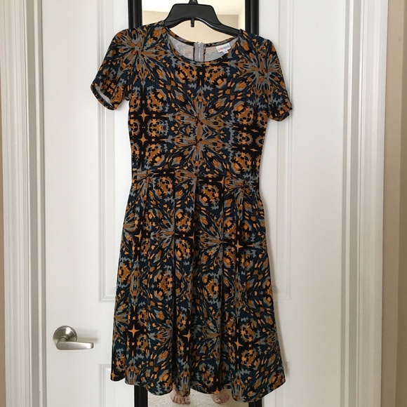 Lularoe Amelia dress (M)