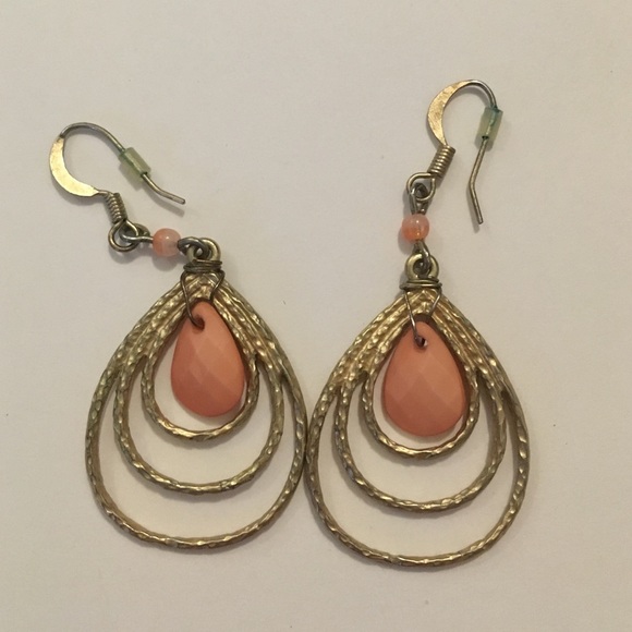 4 for $20 ♥️ Gold and peach crystal earrings