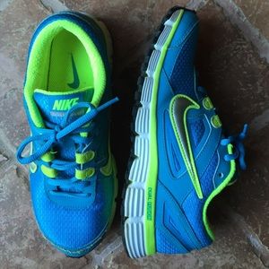 Nike Dual Fushion women's sneakers size 7