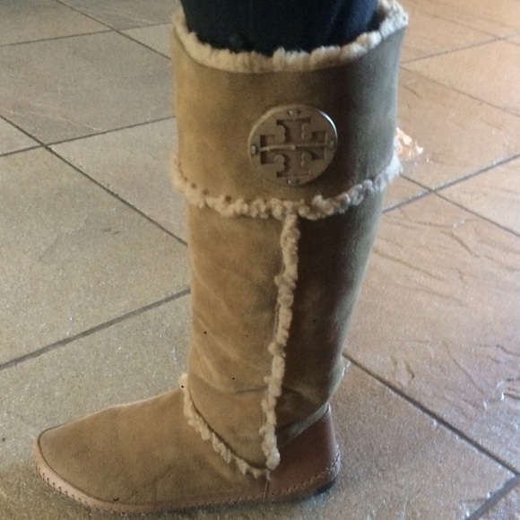 FOR SALE! Authentic tory burch tan suede boots!!!
