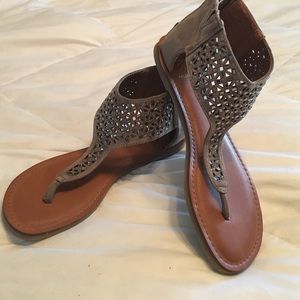Yellowbox Sagittarius sandals in Taupe. Size 6.5