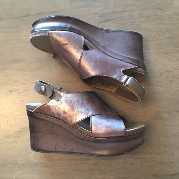 OTBT PEWTER COLOR WEDGES SOZE 8 1/2