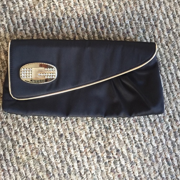Guess clutch
