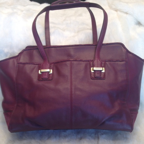 Coach Handbags - LARGE COACH Taylor Alexis Leather shoulder Bag