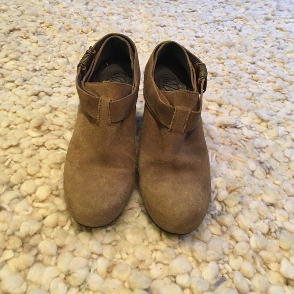 Heeled booties