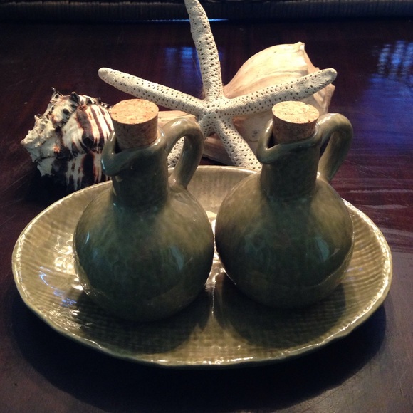 Pottery Barn oil and vinegar set/oil and spice set