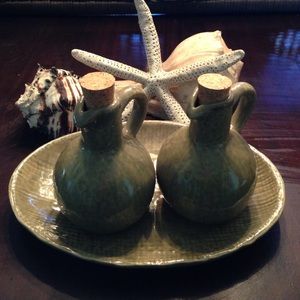 Pottery Barn oil and vinegar set/oil and spice set