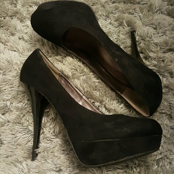 Heels - Picture 2 of 2