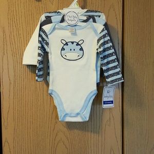 3 Baby kiss Body suits onesies 0-3 months NWT