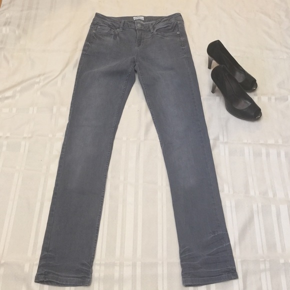 🎈SALE🎈Aeropostale gray skinny jeans, size 7.