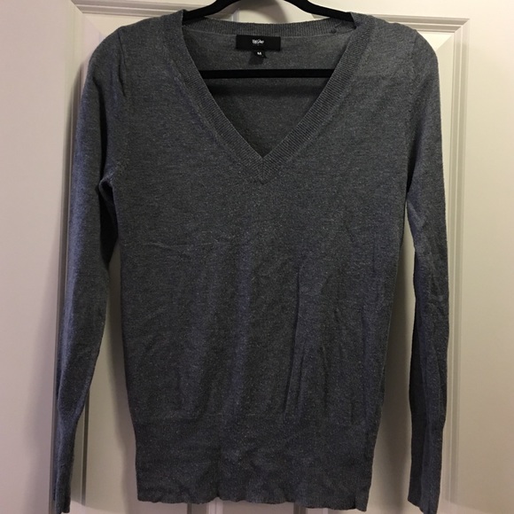 Grey long sleeve sweater