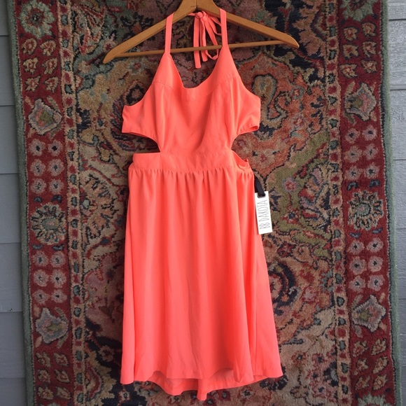 BB Dakota Halter Dress - Picture 2 of 4