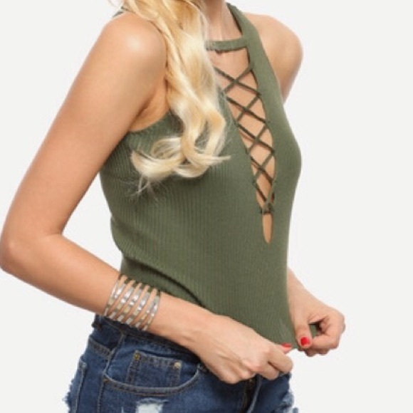 Olive Laced Crop Top 💚 - Picture 3 of 3