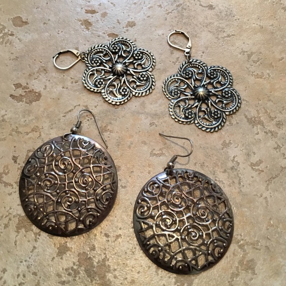 2 sets of earrings