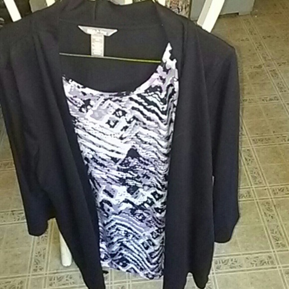 ❗Final Sale❗New White Stag Built in cardigan shirt