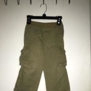 Boys cargo pants in color kaki