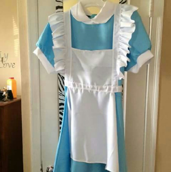 Alice and wonderland Halloween costume