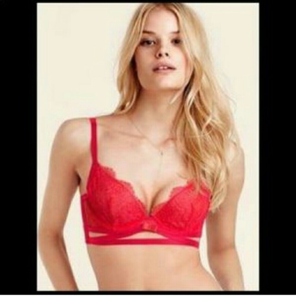 Victoria's Secret
Unlined Red Lace 3strap bra