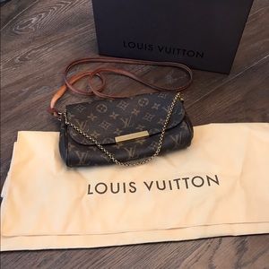✨AUTHENTIC✨ Louis Vuitton Crossbody purse.