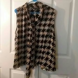 Hounds tooth sleeveless tie up blouse