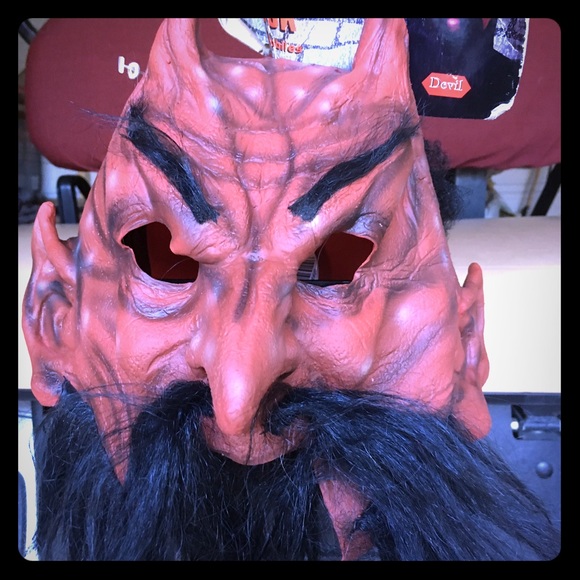 Devil moving jaw mask