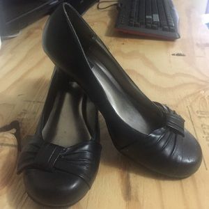 Black bow heels