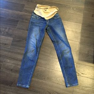 Maturnity jeans.