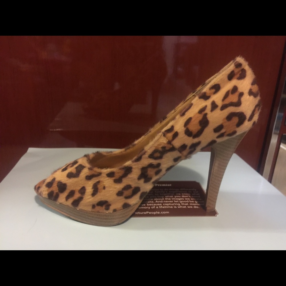 Shoe - Picture 2 of 2