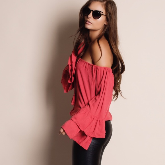 Off Shoulder Ruffle Pleated Sleeve Top - Picture 2 of 4