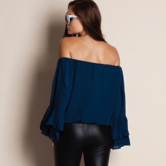 Off Shoulder Ruffle Pleated Sleeve Top - Picture 3 of 4