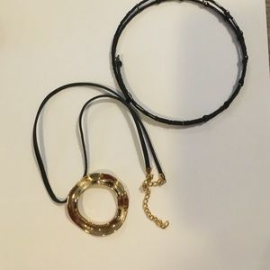 4 for $20♥️Gold and black chocker necklace