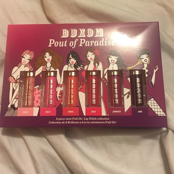 Buxom Pout of Paradise