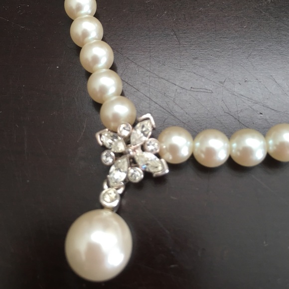 Pearl crystal necklace - Picture 2 of 3